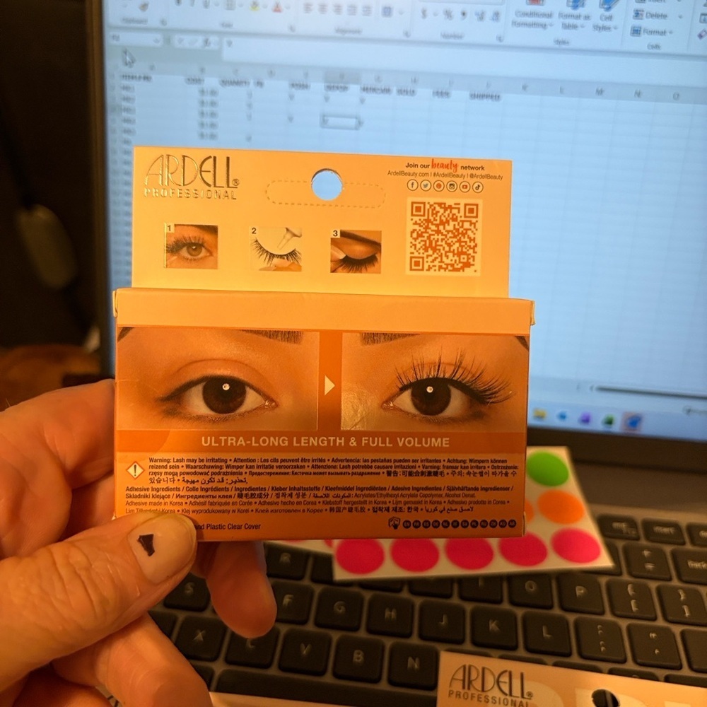 Ardell Big Beautiful Lashes - Black with Peach Packaging - Picture 3 of 3